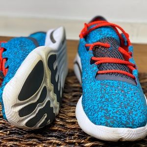 Under Armour mens running shoes US 10